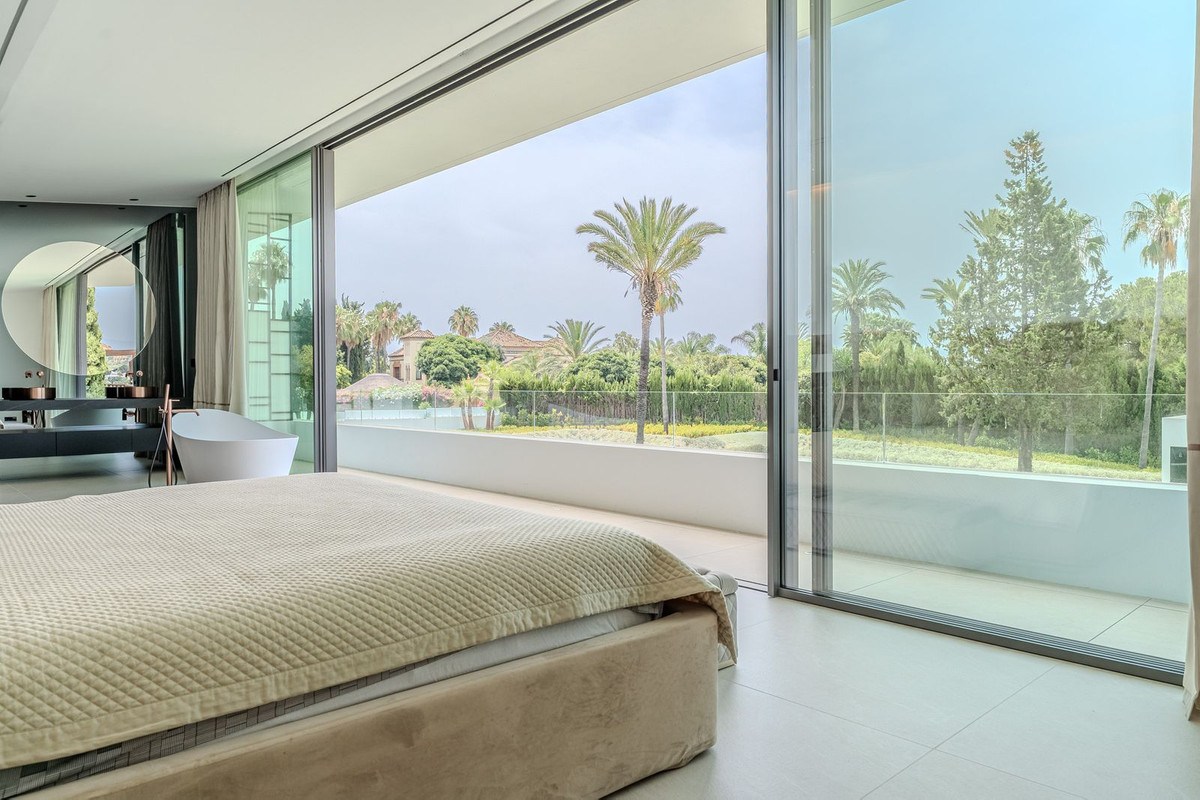 4 Bedroom Villa in Marbella - Photo 27