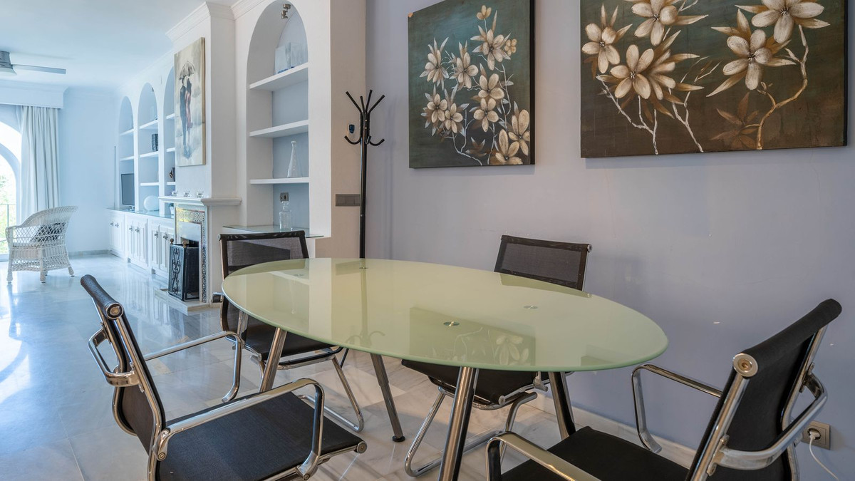 5 Bedroom Villa in Estepona - Photo 21
