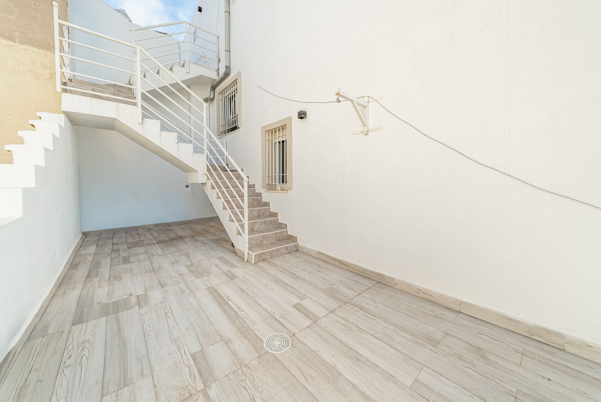 6 Bedroom Villa in Alhaurín de la Torre - Photo 20