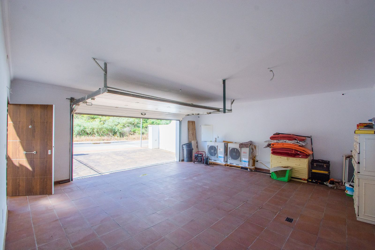 5 Bedroom Villa in Mijas - Photo 35