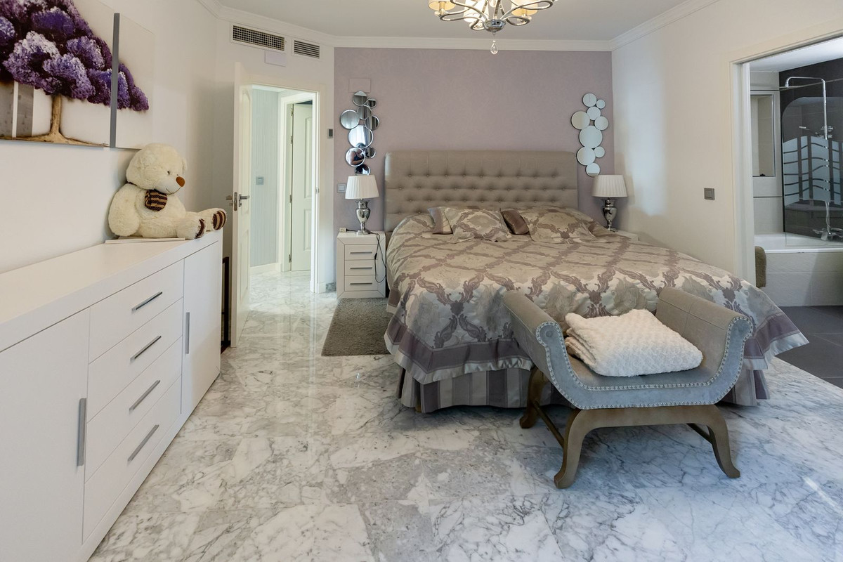3 Bedroom Apartment in Benalmádena - Photo 14