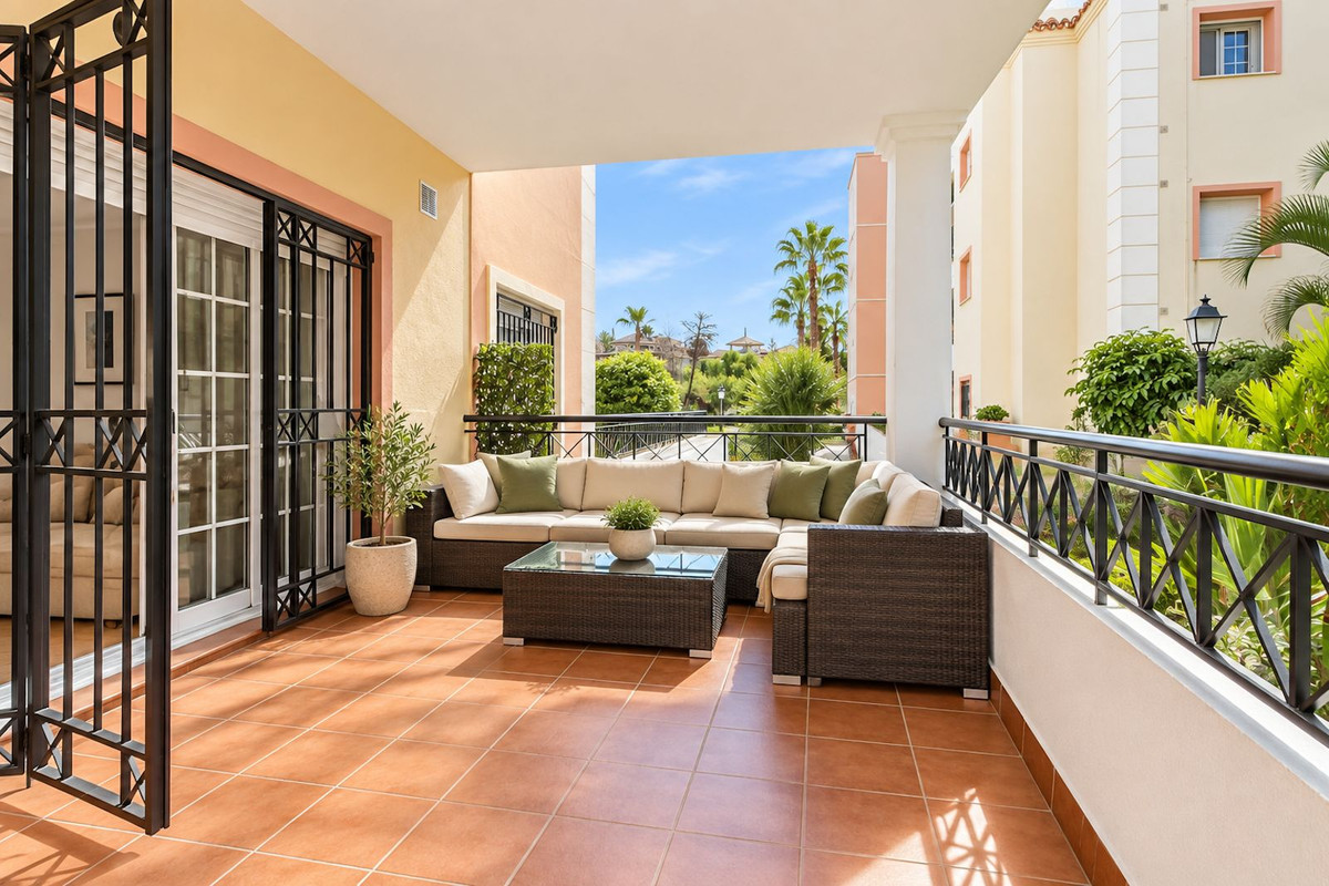 3 Bedroom Apartment in Marbella - Photo 3