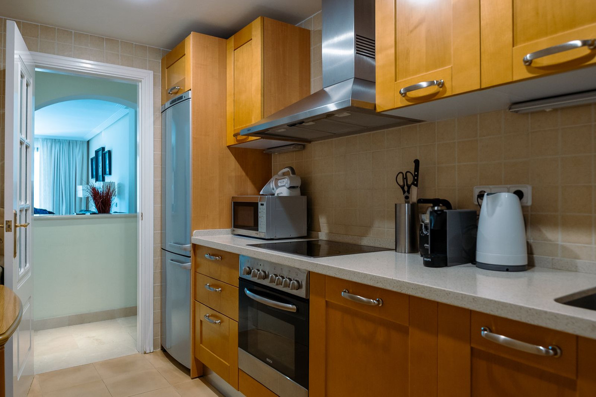 3 Bedroom Apartment in Benahavís - Photo 11
