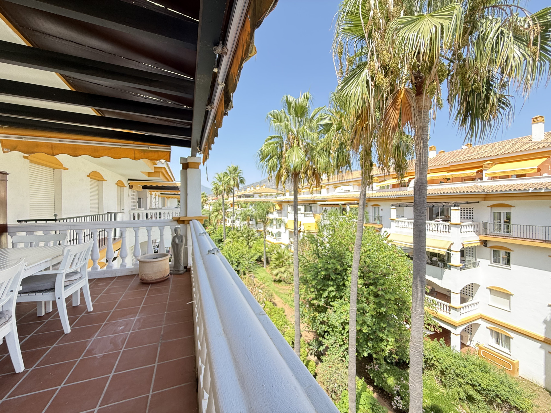 3 Bedroom Apartment in Marbella - Photo 2