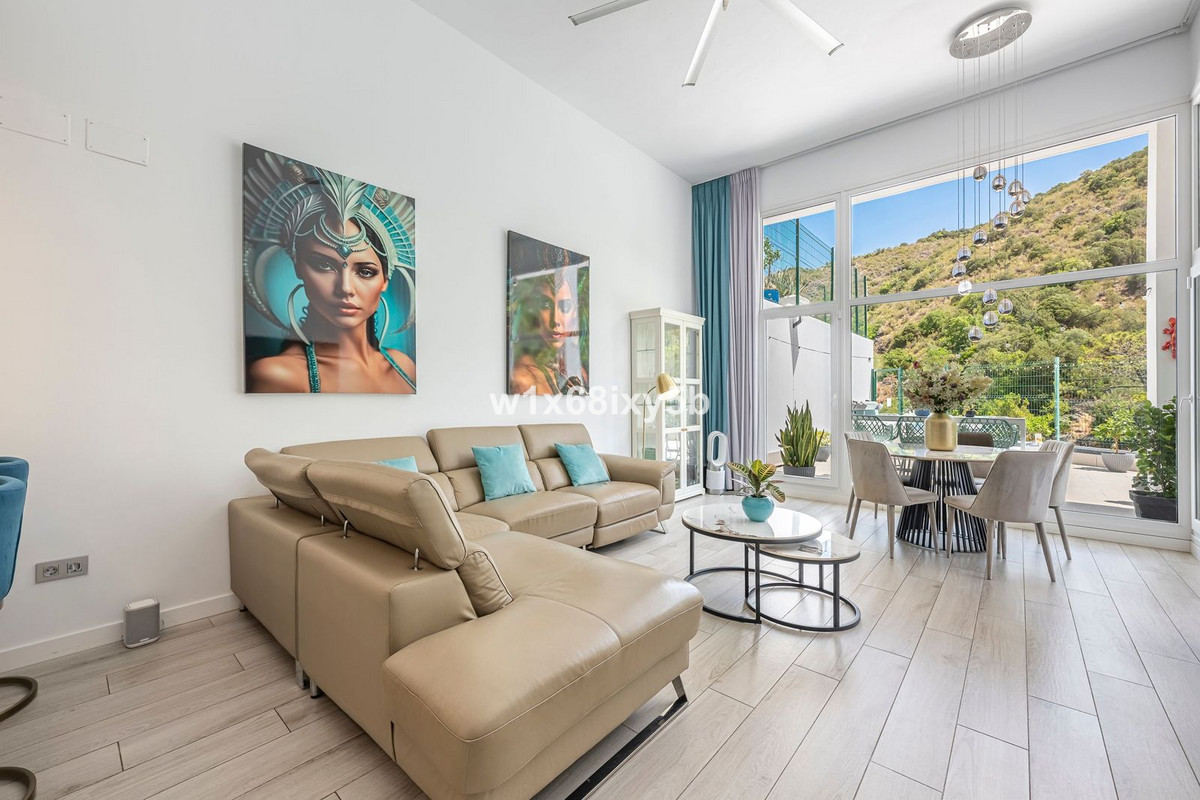 4 Bedroom Apartment in Benahavís - Photo 16