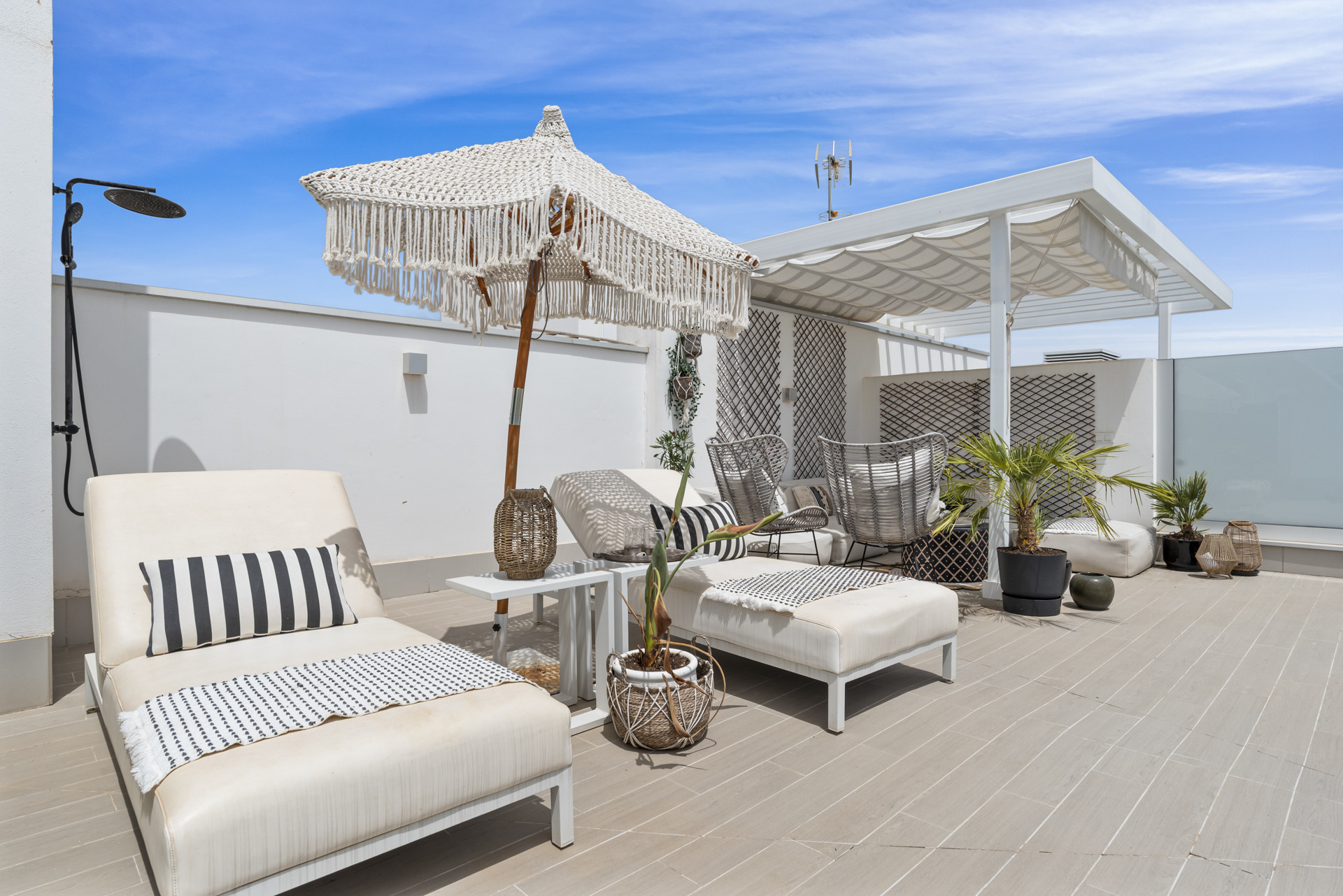 2 Bedroom Penthouse in Estepona - Photo 20