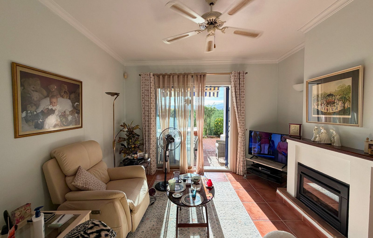 3 Bedroom Townhouse in Marbella - Photo 6