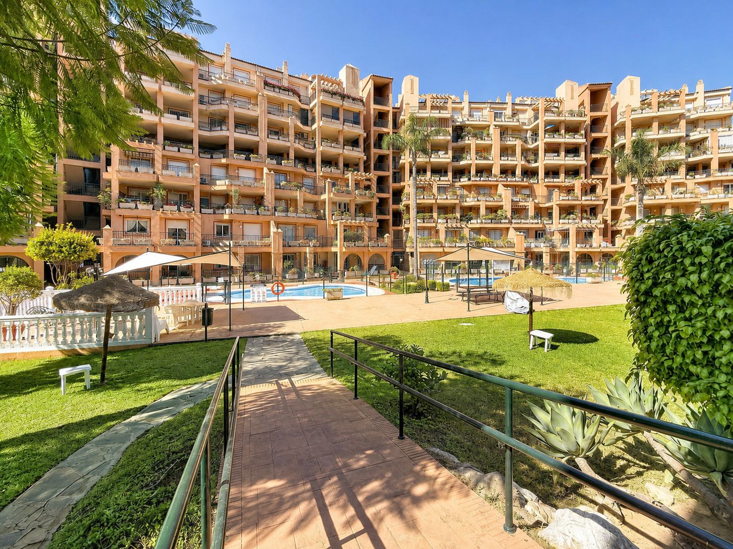 2 Bedroom Apartment in Fuengirola - Photo 31