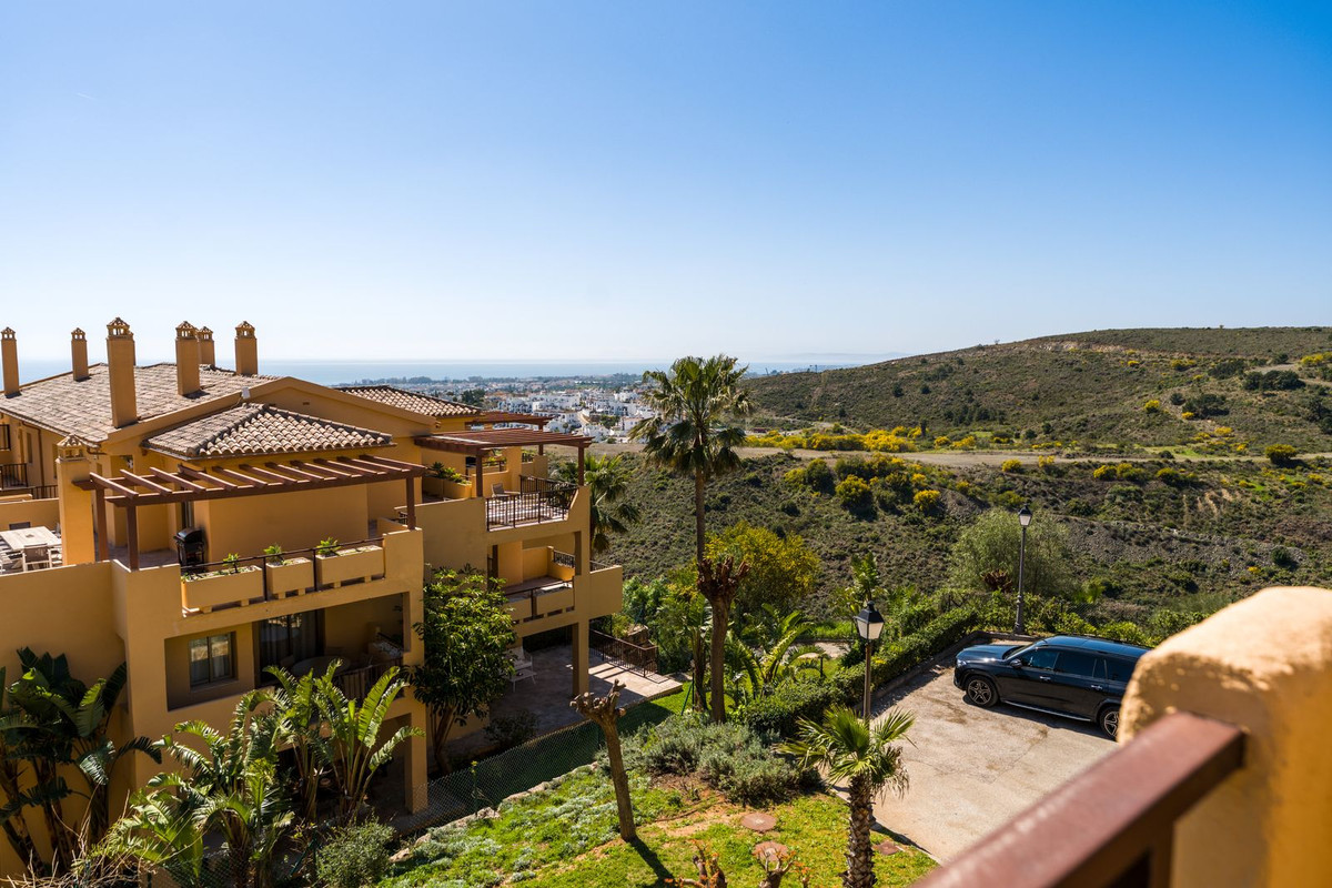 2 Bedroom Apartment in Estepona - Photo 18