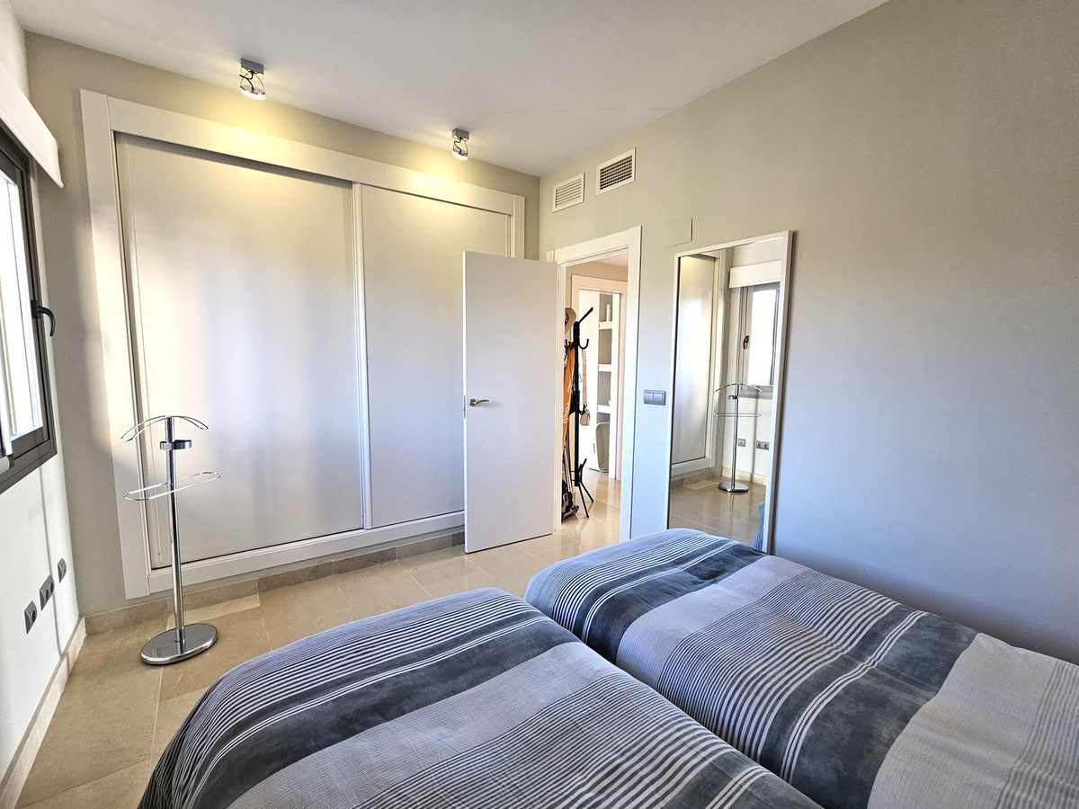 2 Bedroom Penthouse in Estepona - Photo 22