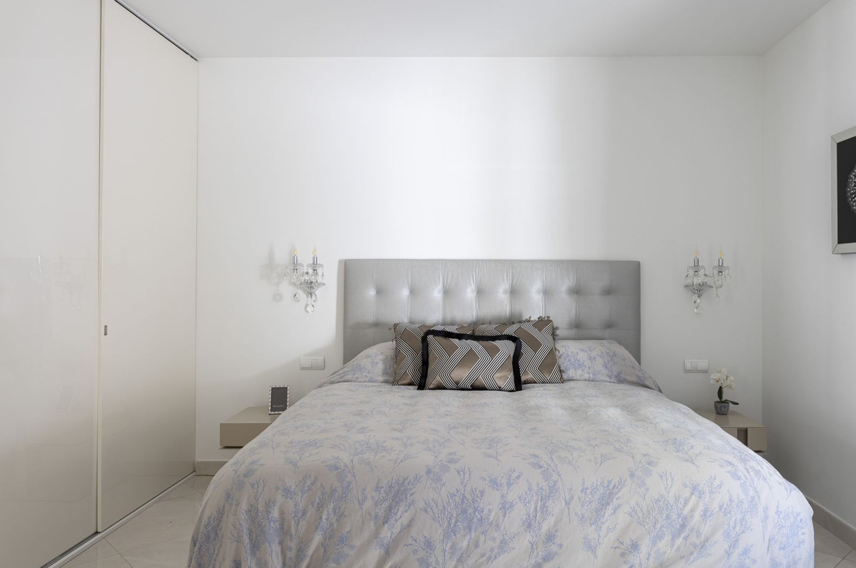 5 Bedroom Villa in San Roque - Photo 11