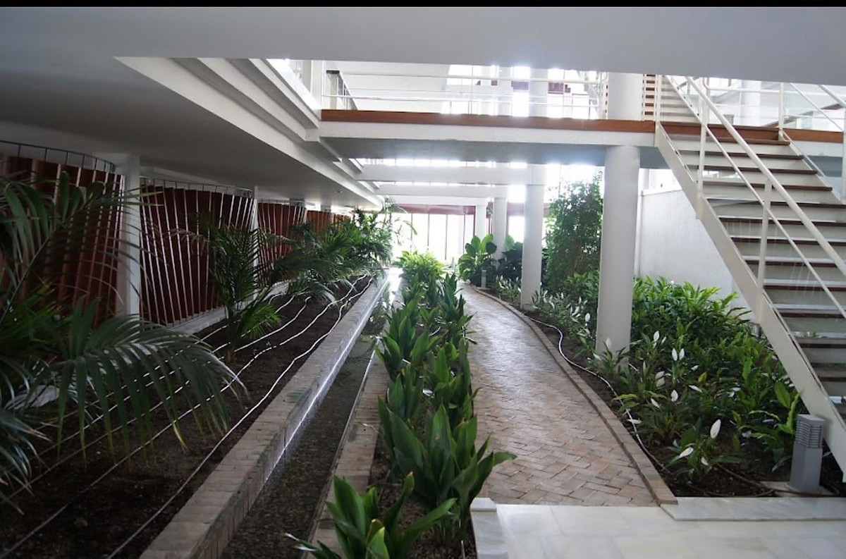 1 Bedroom Apartment in Estepona - Photo 18