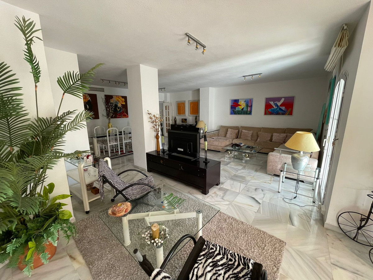 5 Bedroom Apartment in Marbella - Photo 21