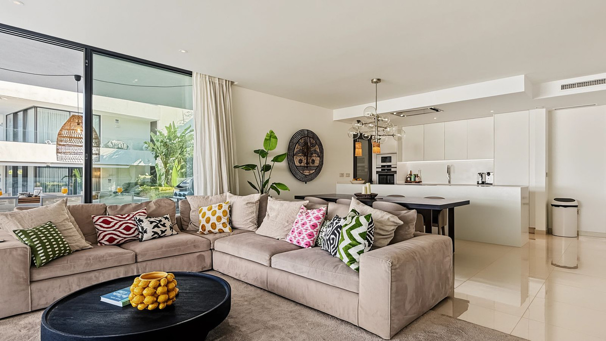 3 Bedroom Apartment in Estepona - Photo 7