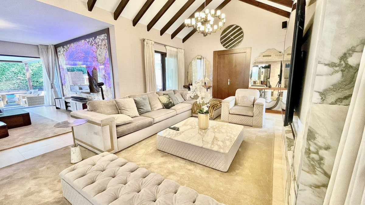 4 Bedroom Villa in Marbella - Photo 14