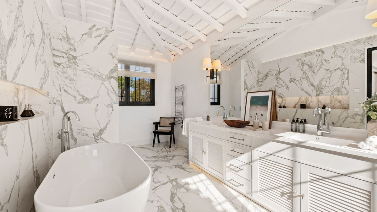 7 Bedroom Villa in Marbella - Photo 22