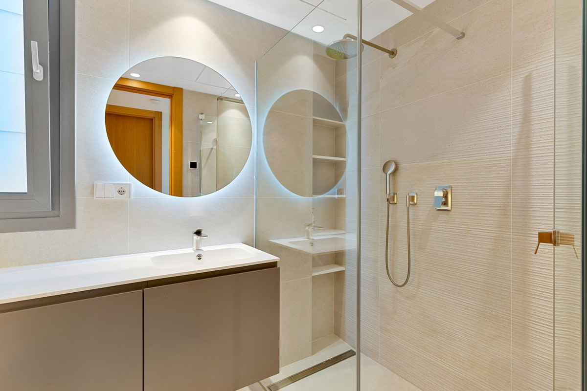 3 Bedroom Apartment in Benahavís - Photo 19