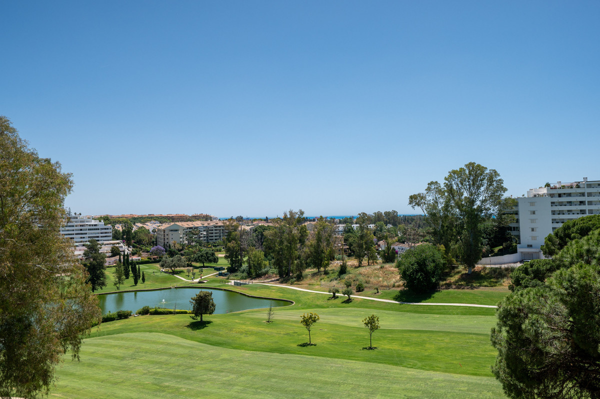 4 Bedroom Penthouse in San Pedro de Alcántara - Photo 19