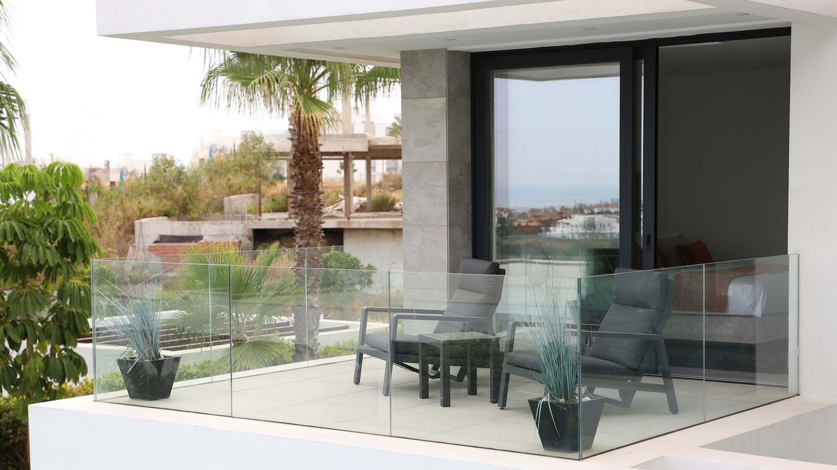 5 Bedroom Villa in Estepona - Photo 22