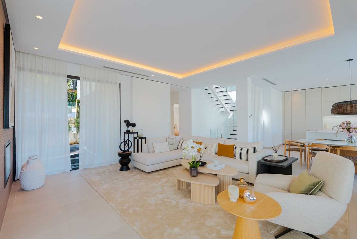 4 Bedroom Villa in Marbella - Photo 5