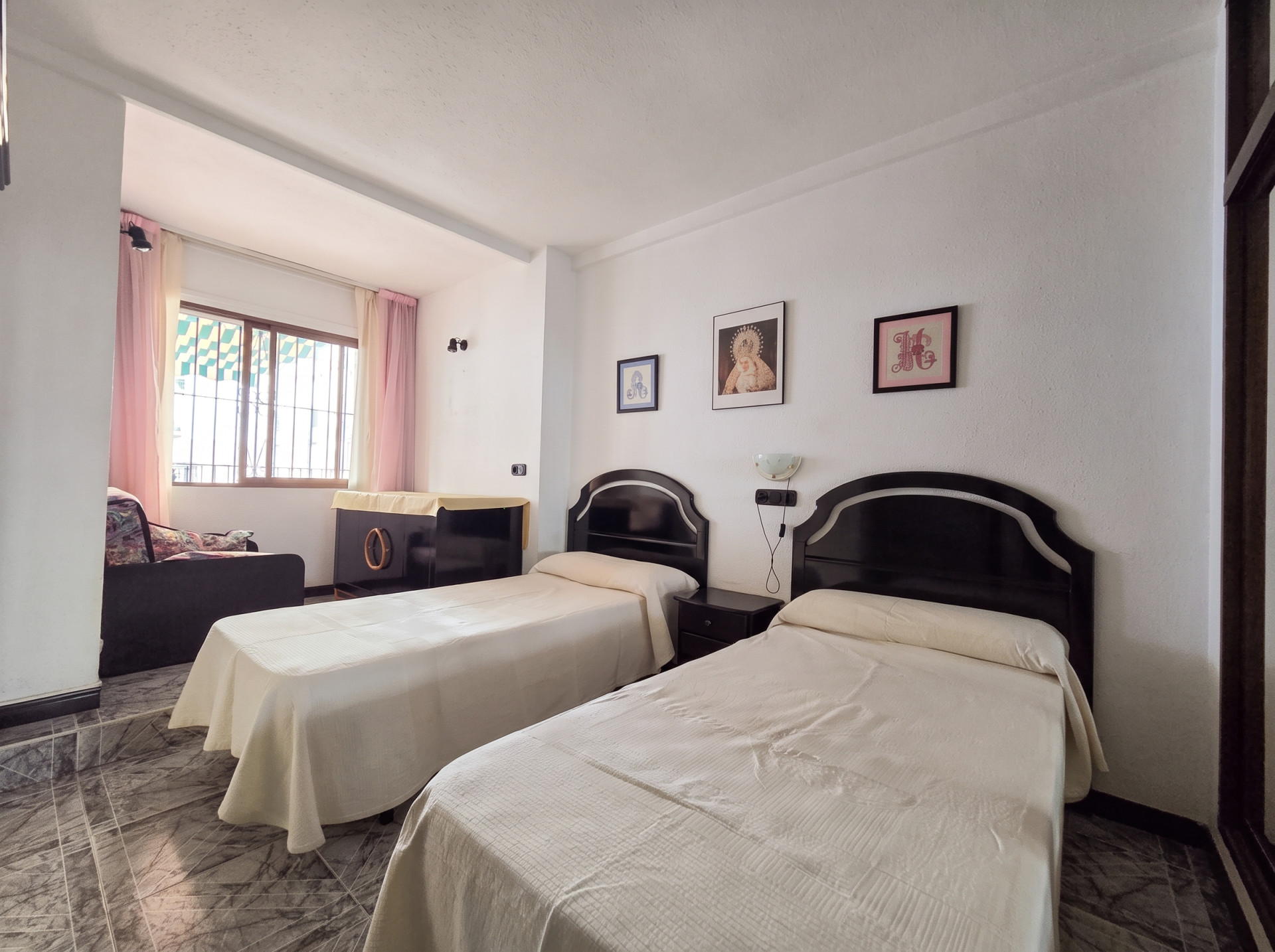 1 Bedroom Apartment in Marbella - Photo 11