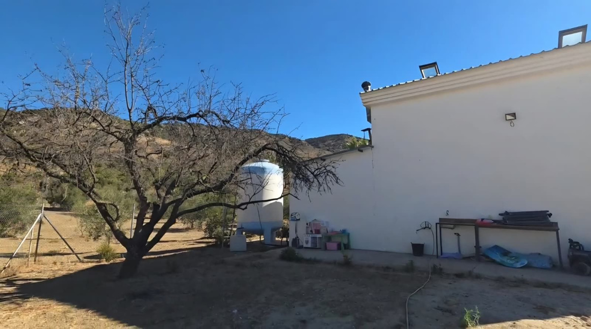 3 Bedroom Country house in Villanueva de la Concepción - Photo 2