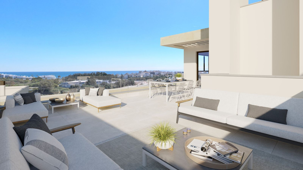 2 Bedroom Apartment in Estepona - Photo 2