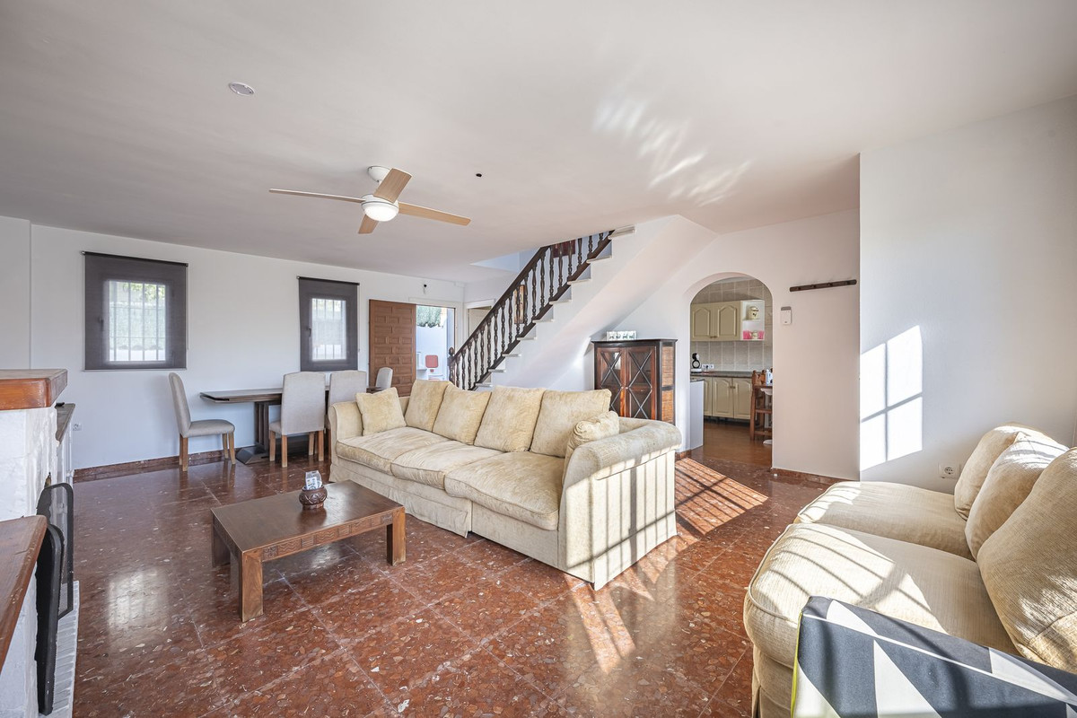 3 Bedroom Villa in Estepona - Photo 7