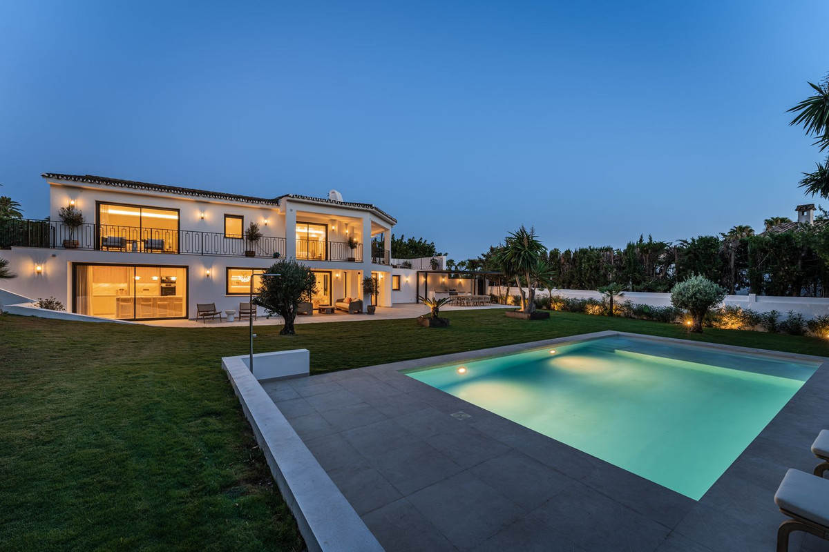 4 Bedroom Villa in Marbella - Photo 49