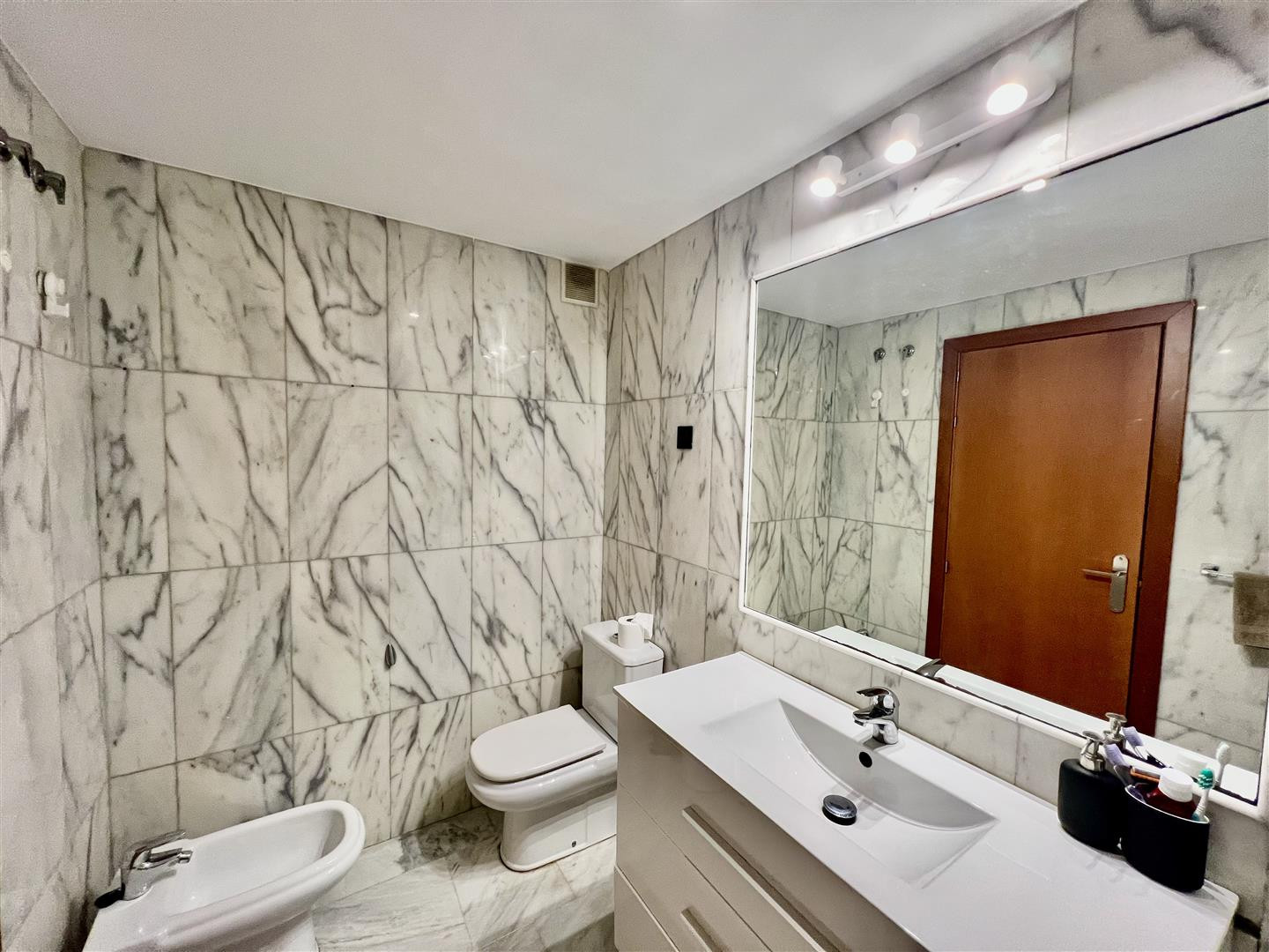 1 Bedroom Apartment in Estepona - Photo 16