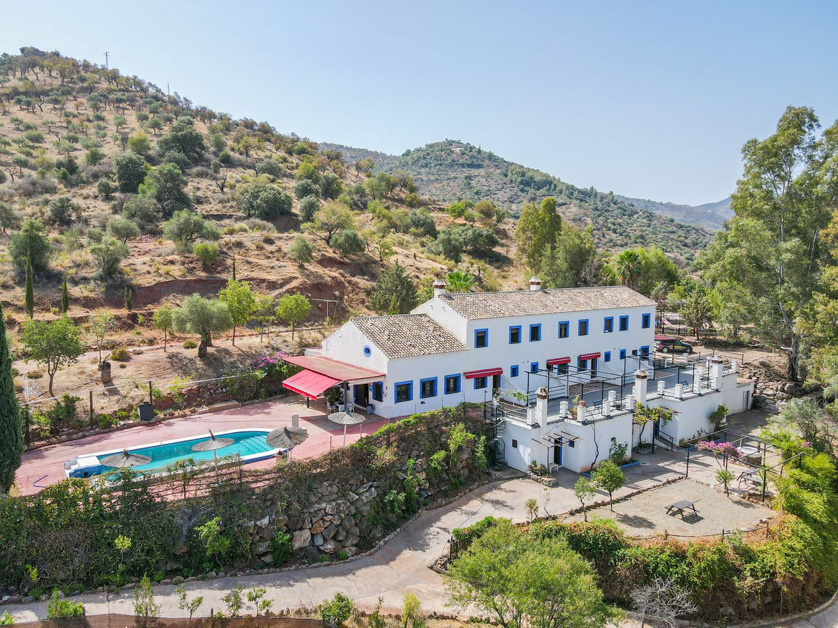 11 Bedroom Country house in Guaro