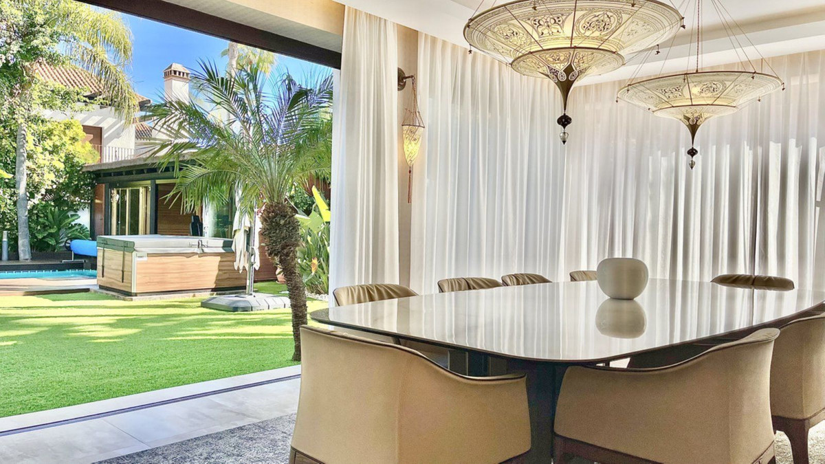 4 Bedroom Villa in Marbella - Photo 25