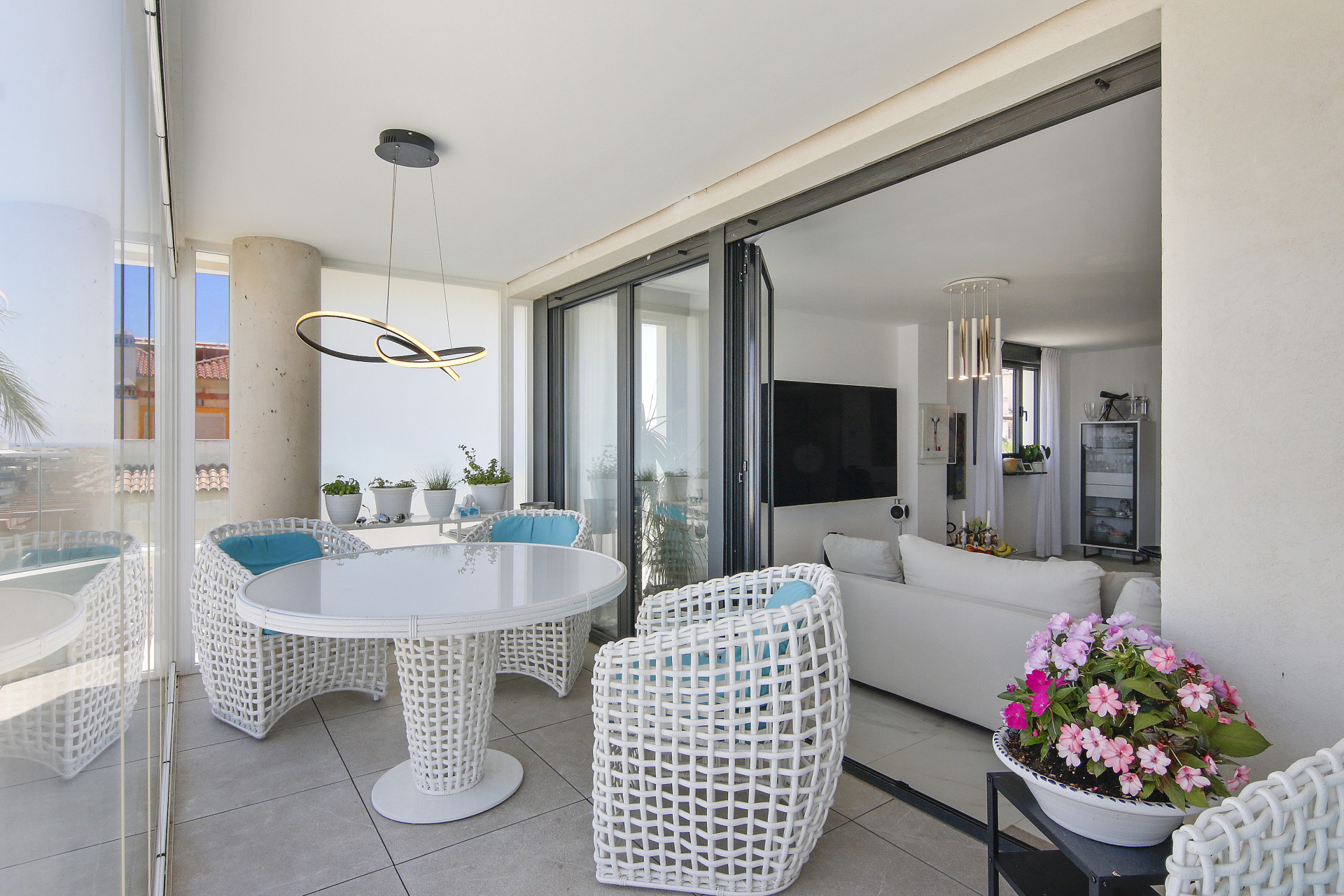 3 Bedroom Penthouse in Estepona - Photo 9