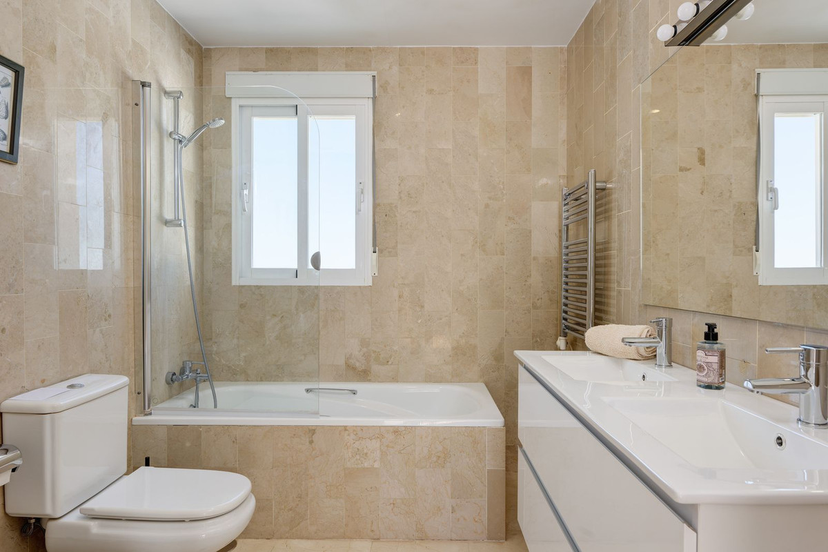 6 Bedroom Villa in Mijas - Photo 20