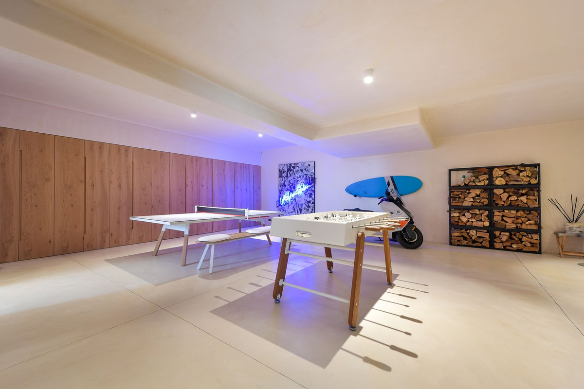 4 Bedroom Villa in Marbella - Photo 25