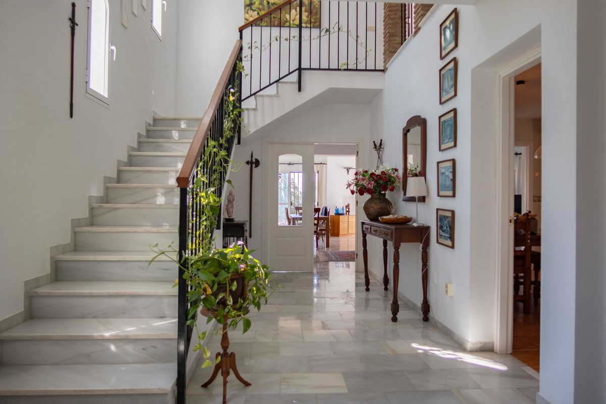 3 Bedroom Villa in Estepona - Photo 3