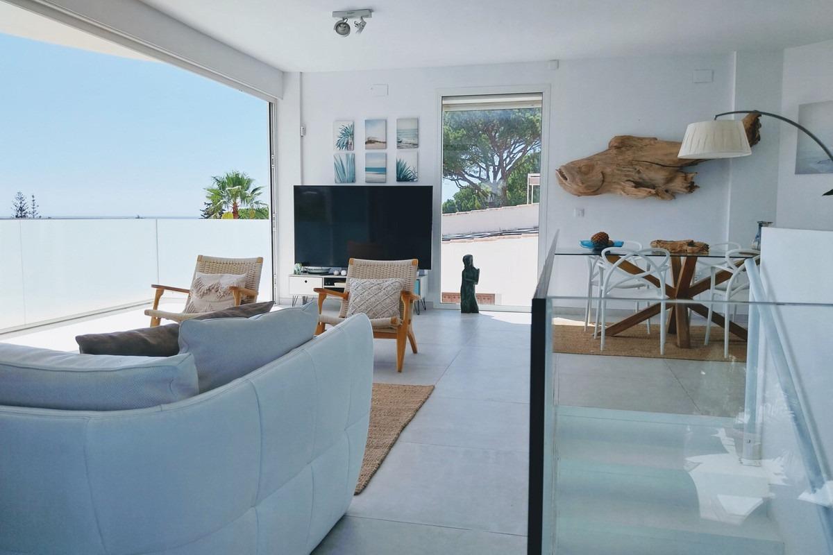 3 Bedroom Villa in Marbella - Photo 8