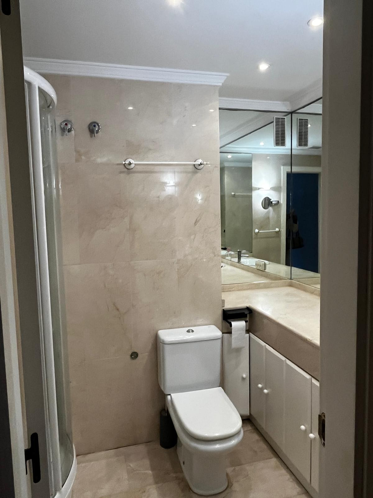 3 Bedroom Apartment in Marbella - Photo 11