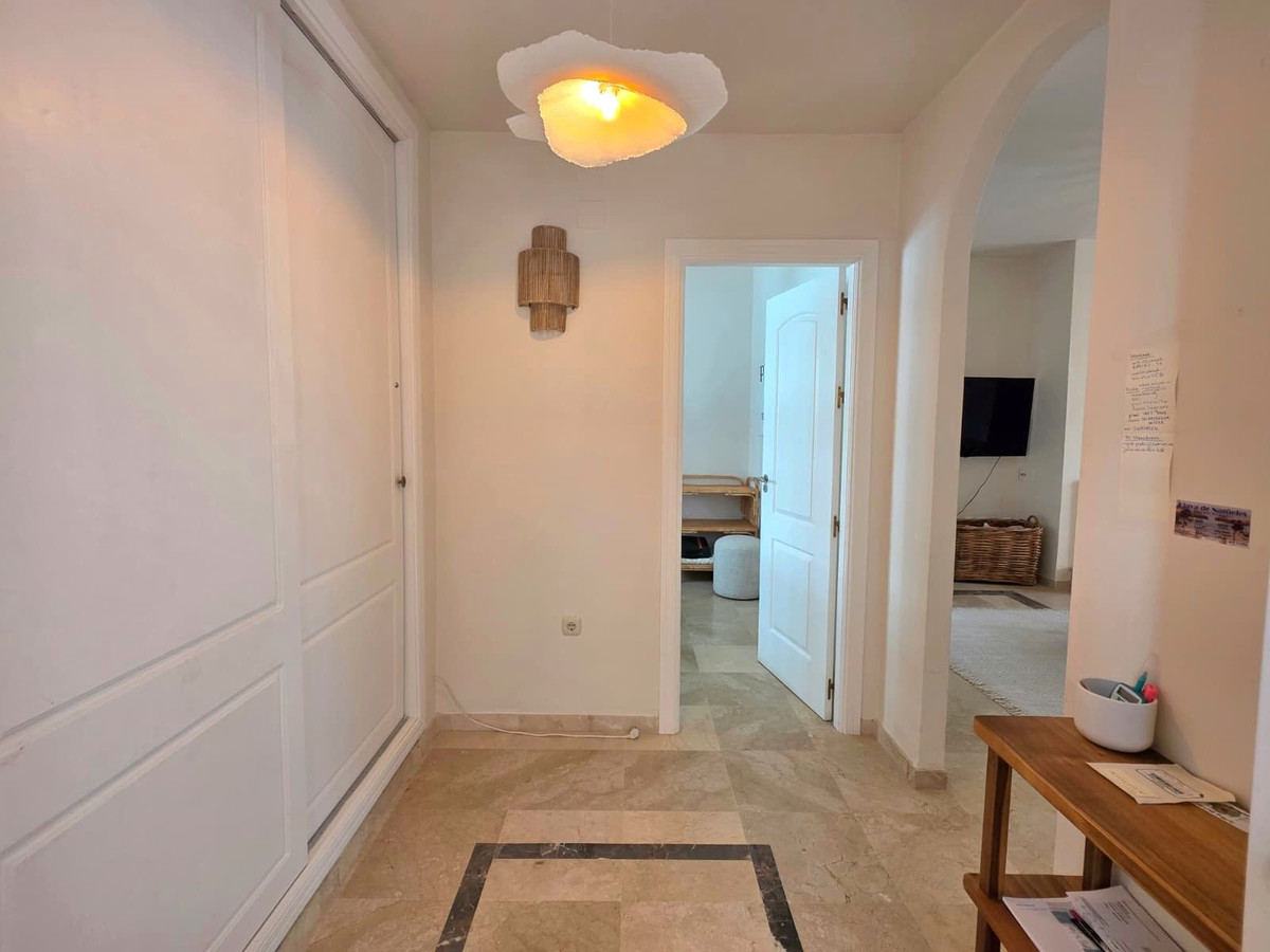 3 Bedroom Apartment in Marbella - Photo 2