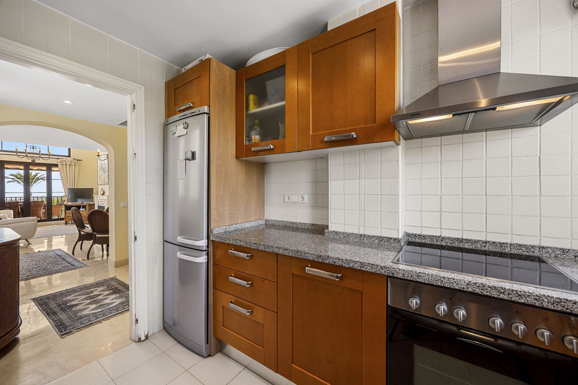 3 Bedroom Penthouse in Benahavís - Photo 16