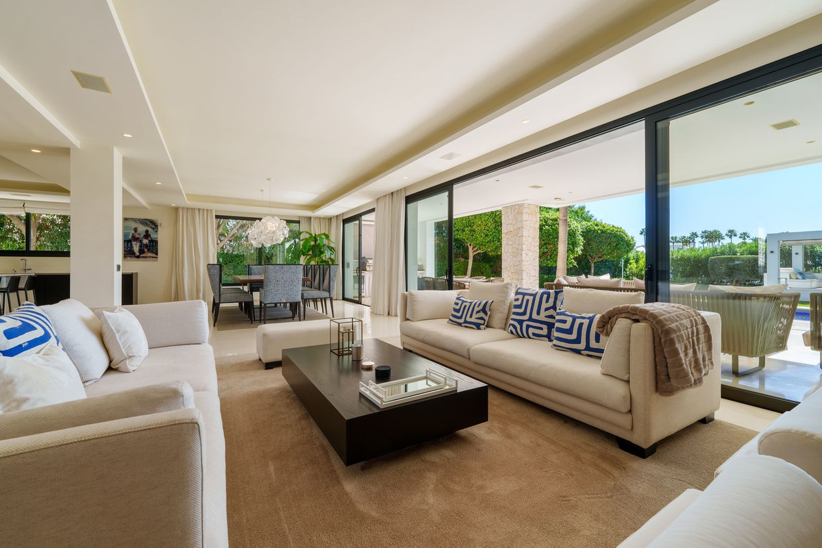 6 Bedroom Villa in Marbella - Photo 51