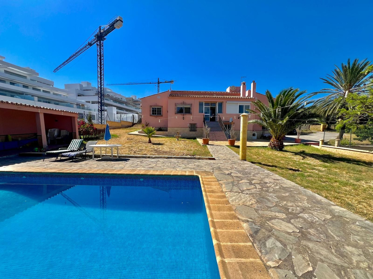 6 Bedroom Villa in Estepona - Photo 34
