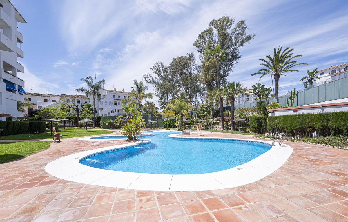 2 Bedroom Apartment in Marbella - Photo 22