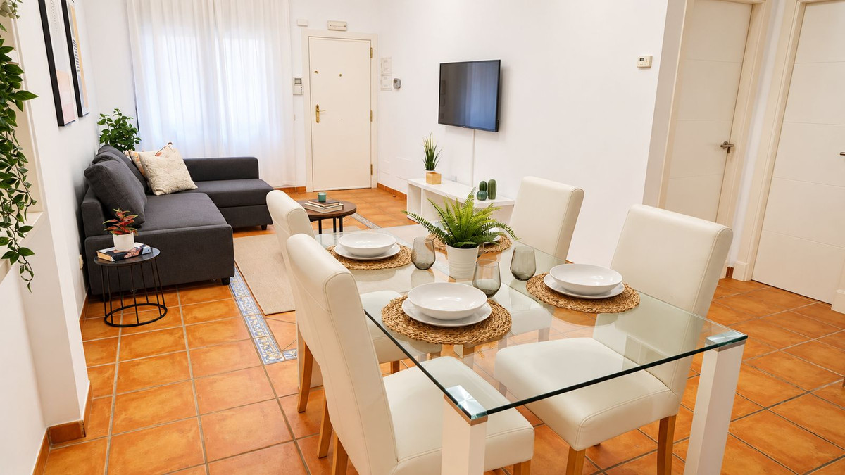 1 Bedroom Apartment in Benahavís - Photo 7