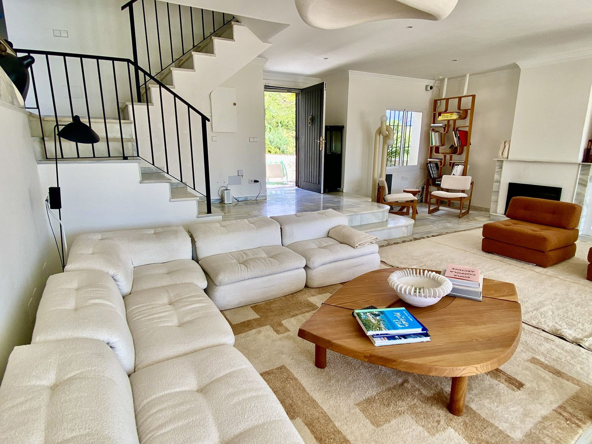 4 Bedroom Villa in Estepona - Photo 9