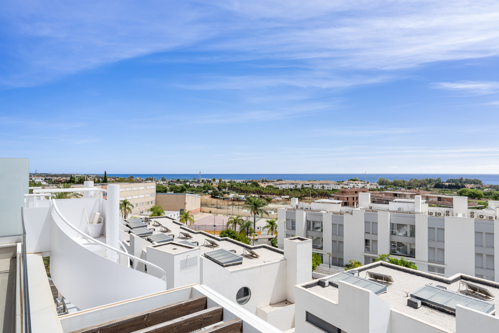 2 Bedroom Penthouse in Estepona - Photo 25