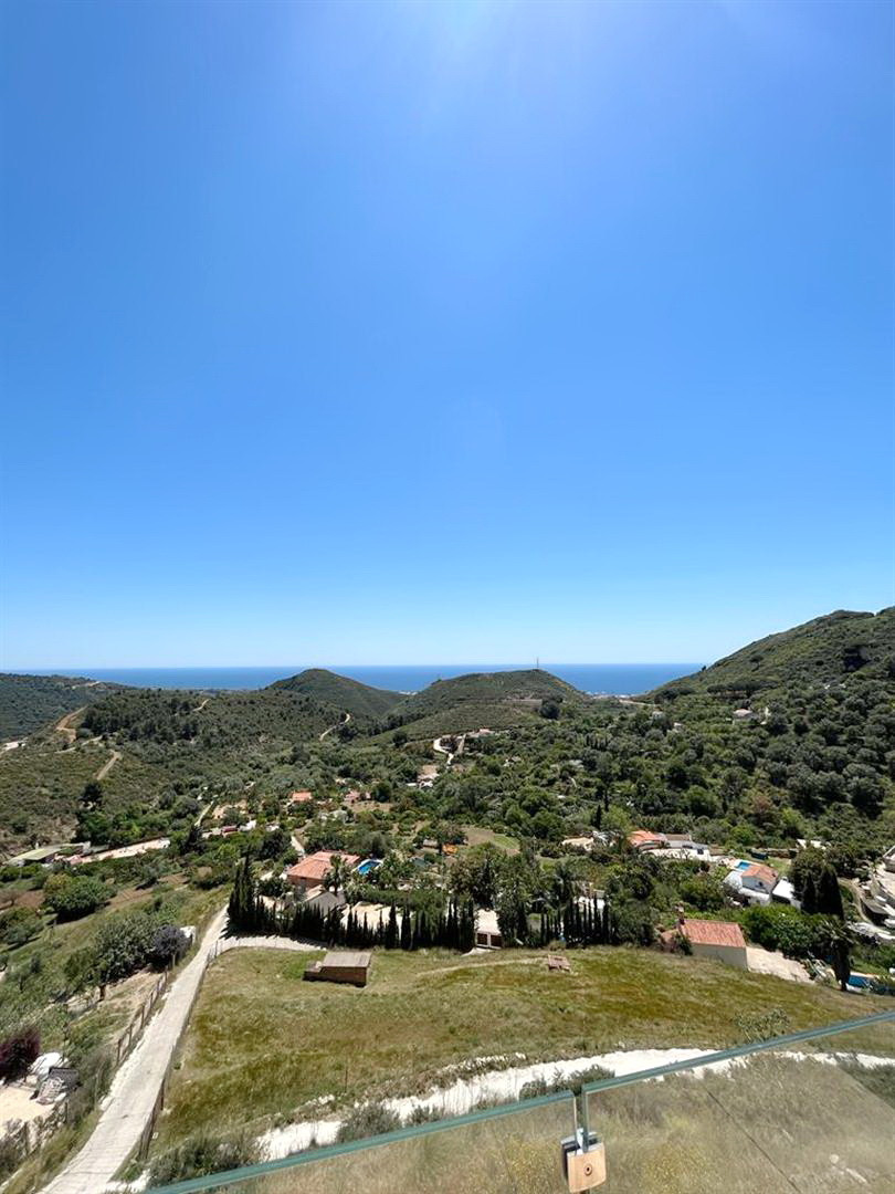 2 Bedroom Apartment in Marbella - Photo 11