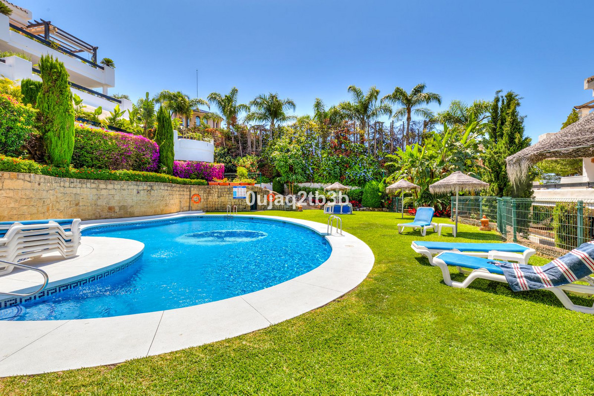 2 Bedroom Apartment in Marbella - Photo 23
