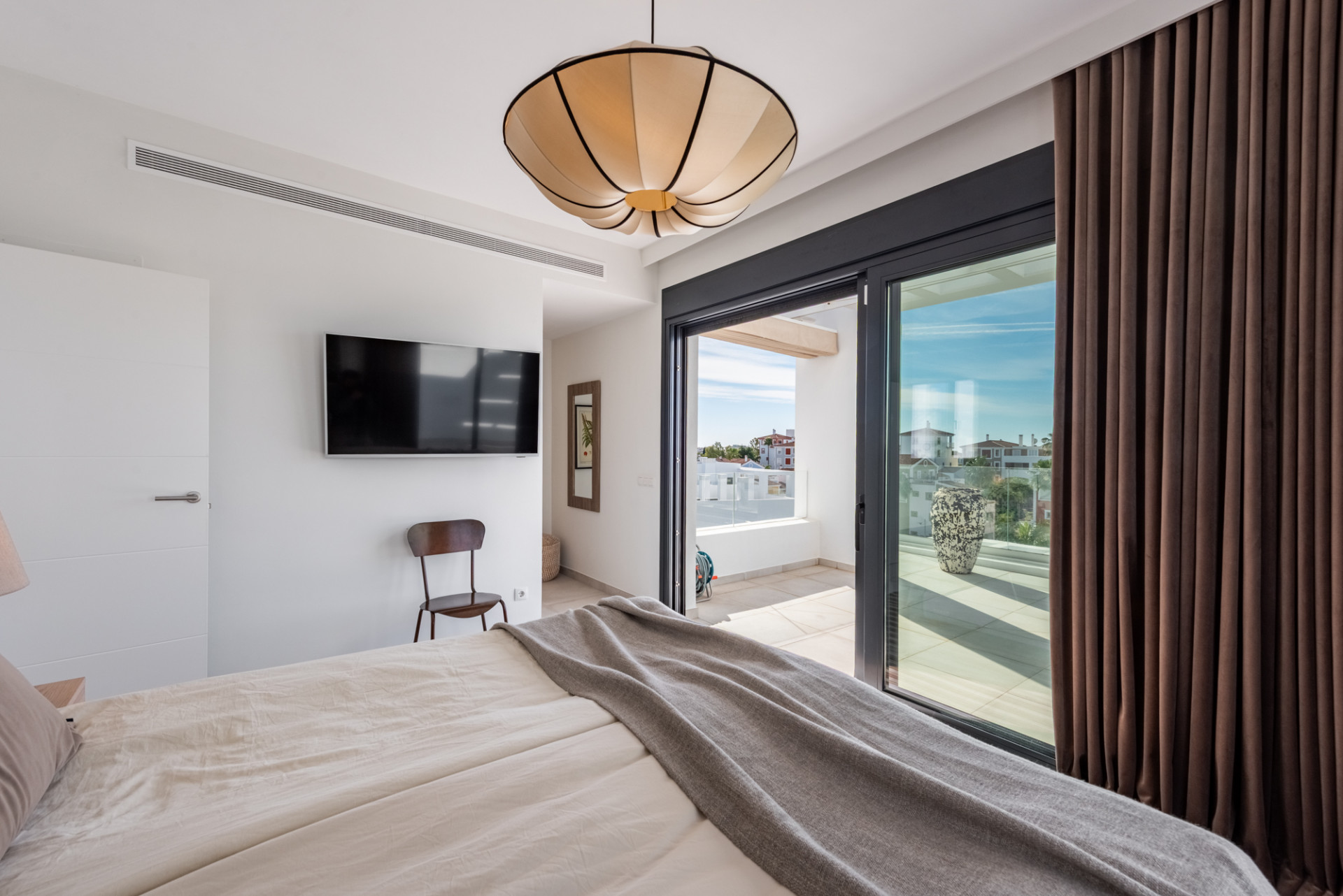 3 Bedroom Penthouse in Estepona - Photo 16