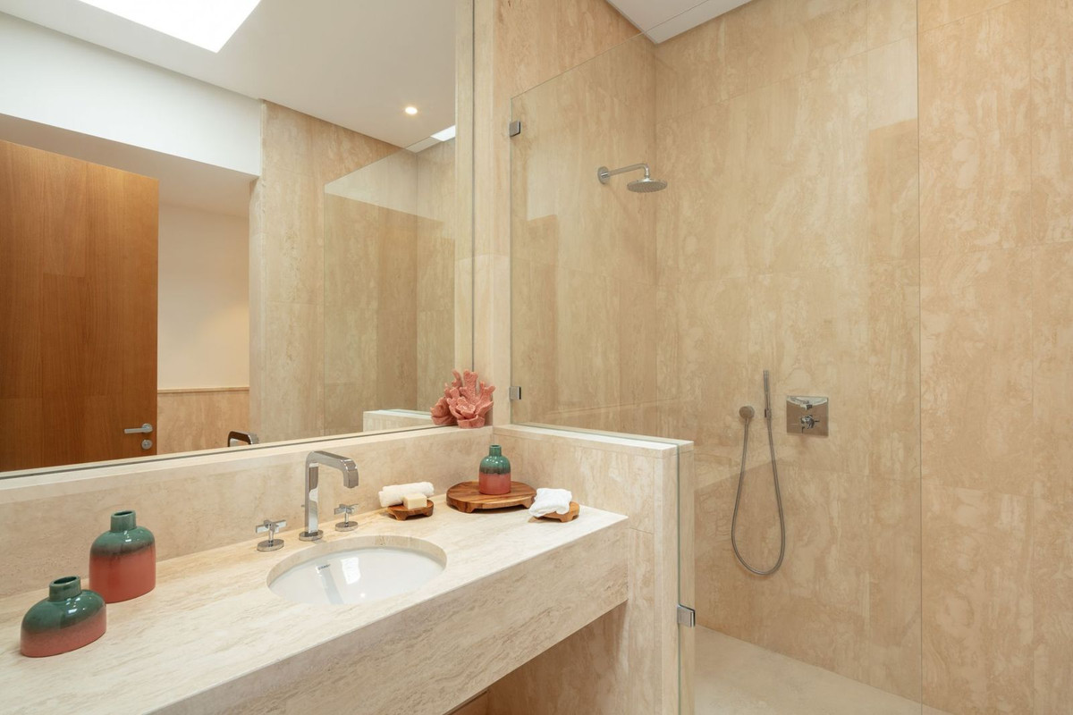 6 Bedroom Villa in Casares - Photo 19
